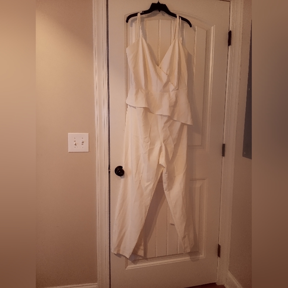 NWoT Cream Fashion 2 Figure Jumpsuit